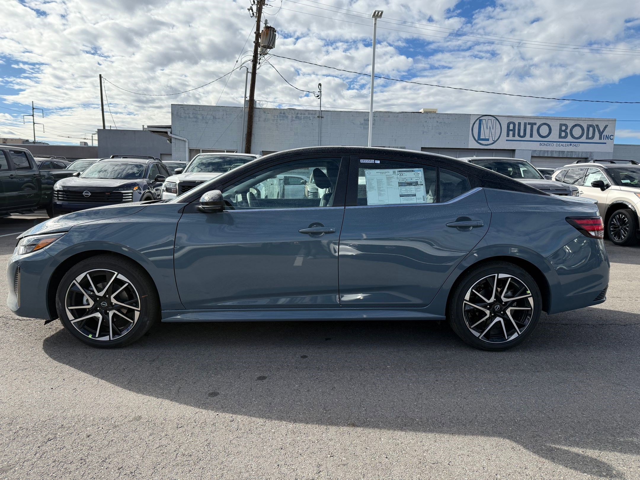 2025 Nissan Sentra SR photo 4