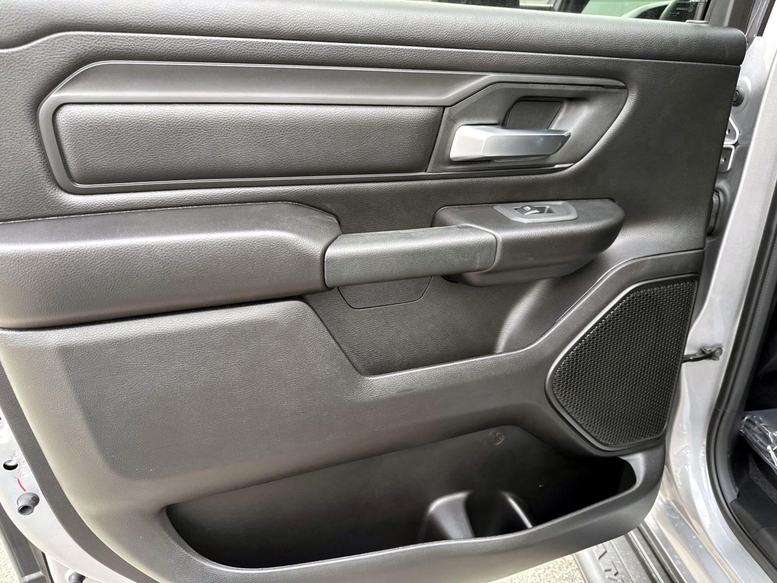 2025 Ram 1500 Tradesman photo 9