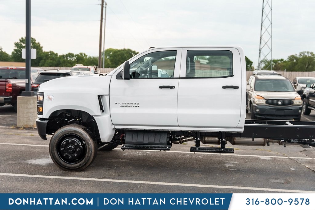 2024 Chevrolet Silverado 4500HD Work Truck photo 3