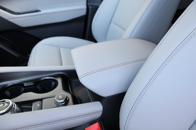 2025 Ford Explorer photo 17