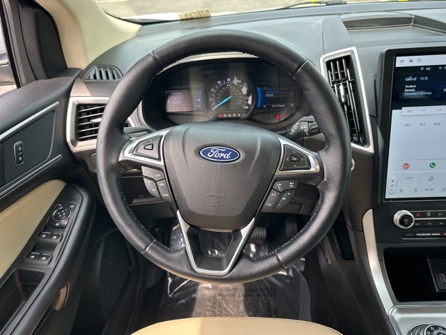 2022 Ford Edge SEL photo 20