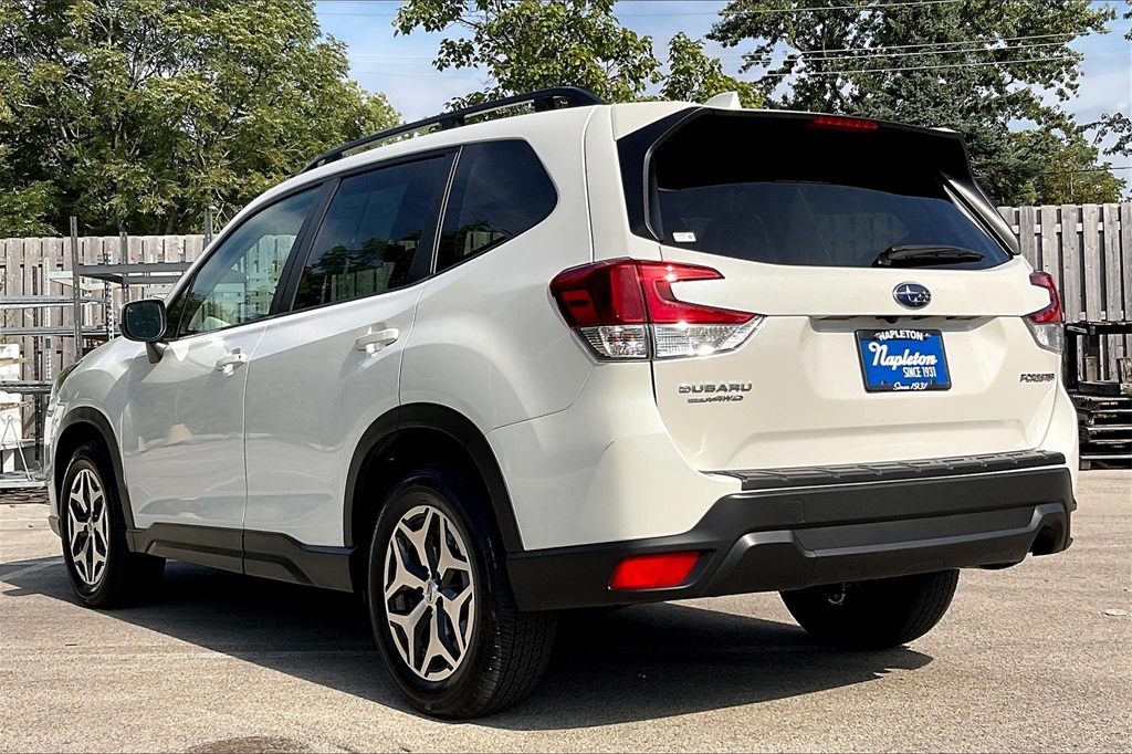 2022 Subaru Forester Premium photo 9