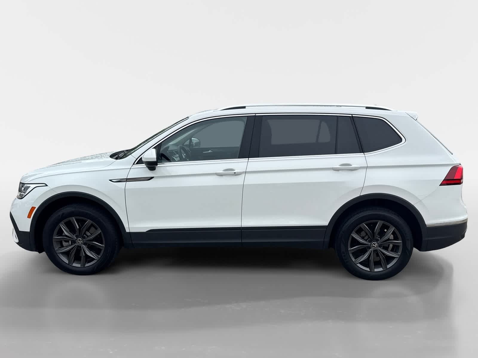 2022 Volkswagen Tiguan SE photo 3