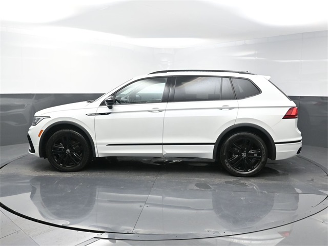 2022 Volkswagen Tiguan SE R-Line Black photo 3