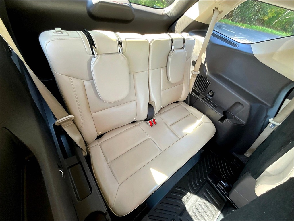 2020 Ford Explorer Platinum photo 17