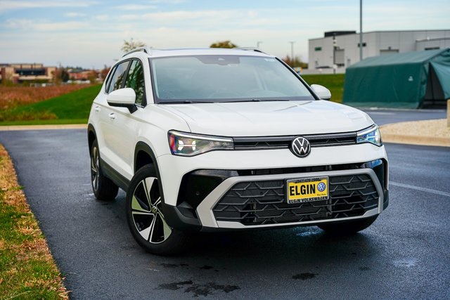 2025 Volkswagen Taos SE photo 2