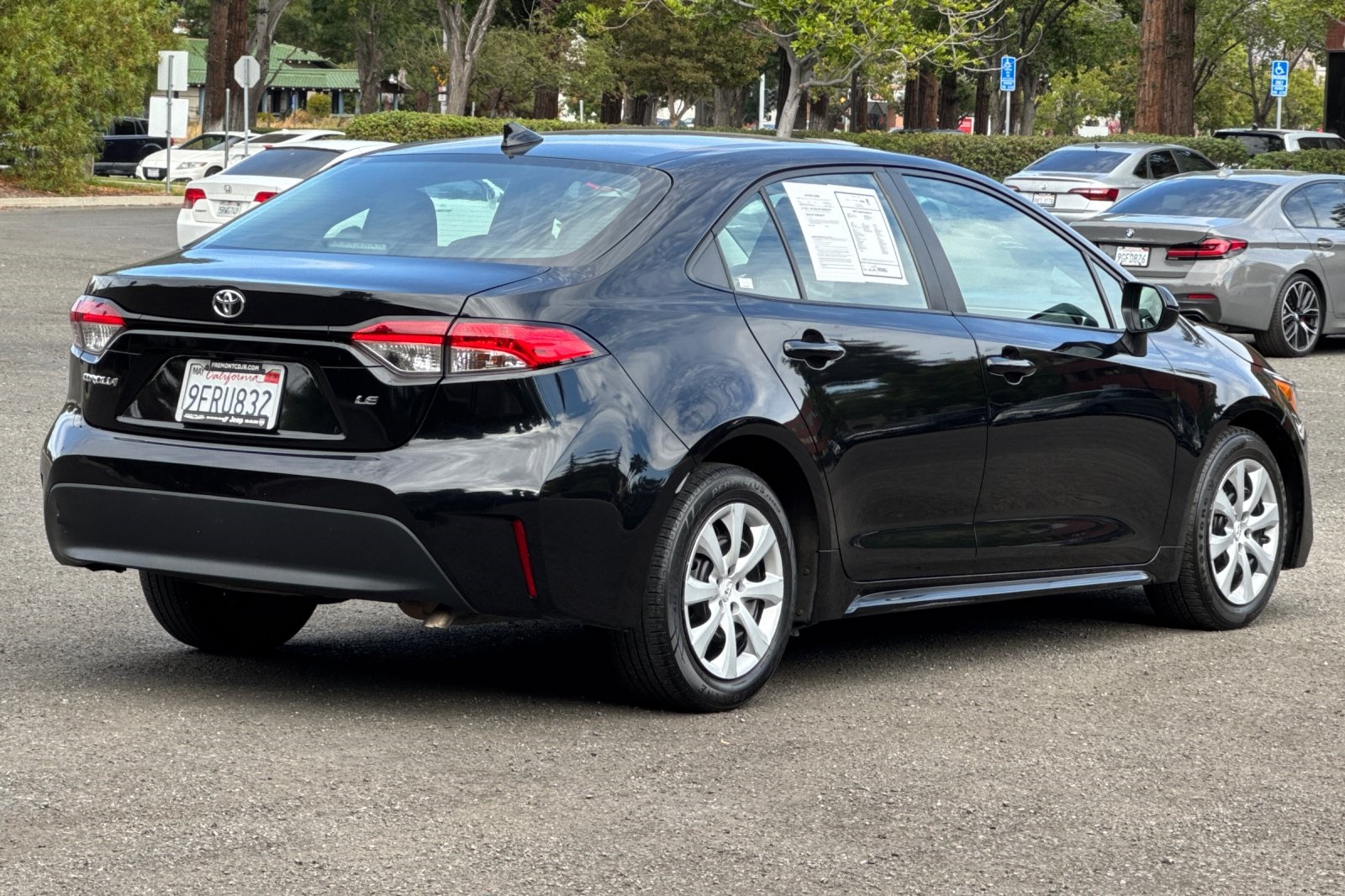 2023 Toyota Corolla LE photo 3