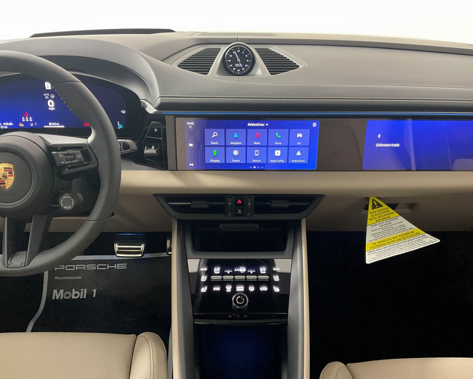 2025 Porsche Macan Electric photo 18