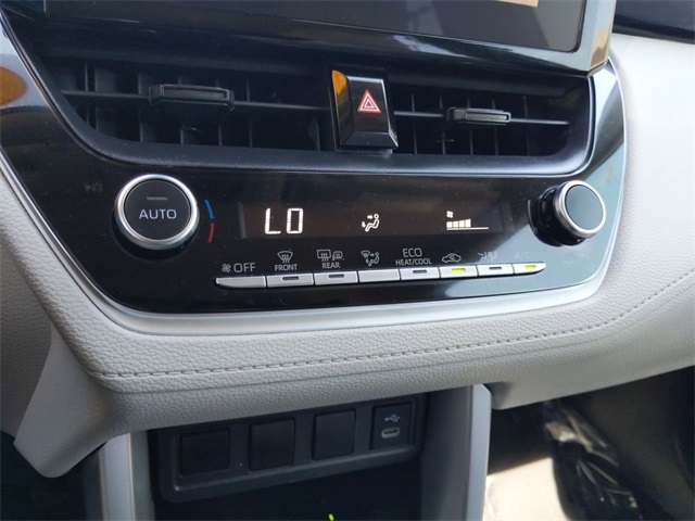 2023 Toyota Corolla Cross LE photo 35