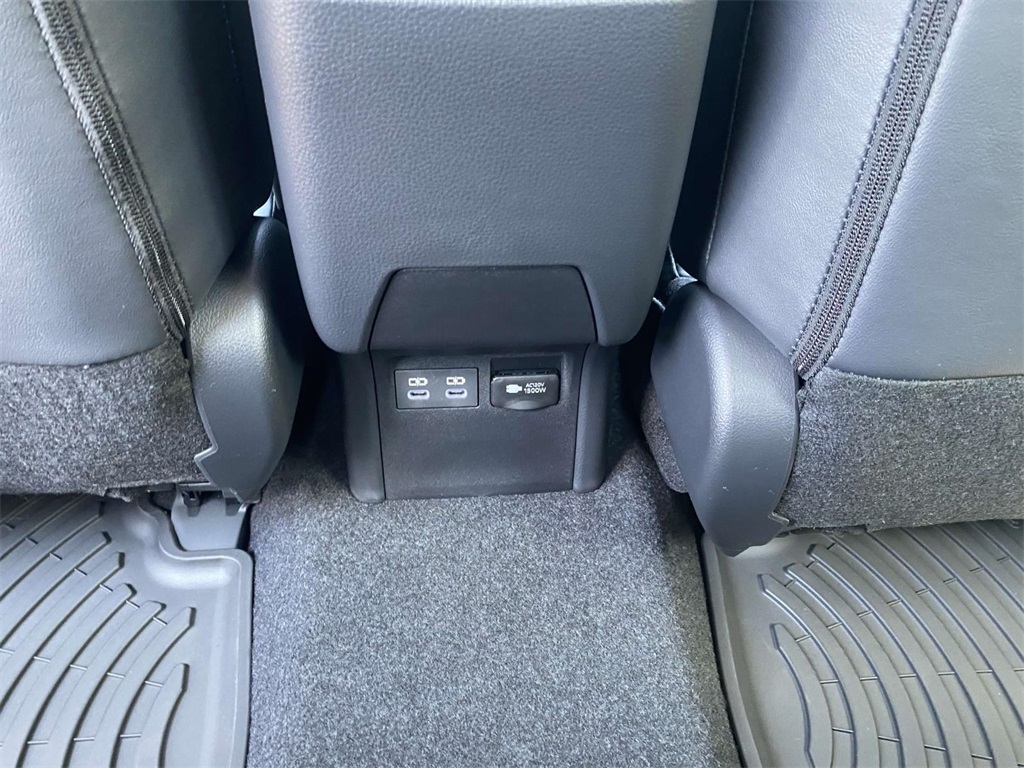 2026 Toyota Prius Plug-in Hybrid XSE photo 10