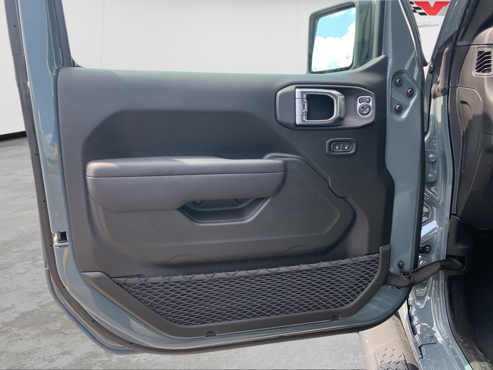 2025 Jeep Wrangler Sport S photo 10