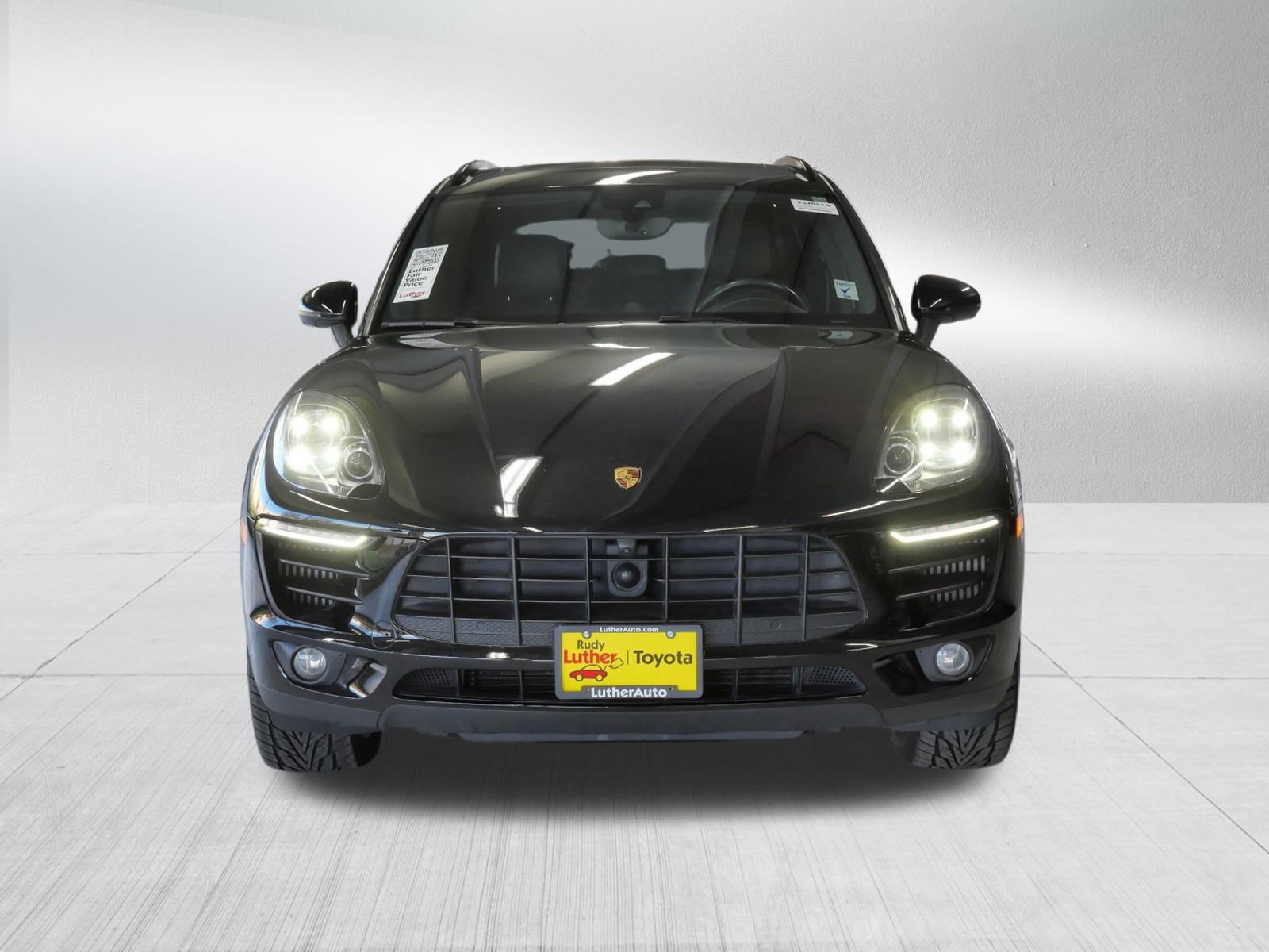 Used 2018 Porsche Macan S with VIN WP1AB2A56JLB40198 for sale in Golden Valley, Minnesota