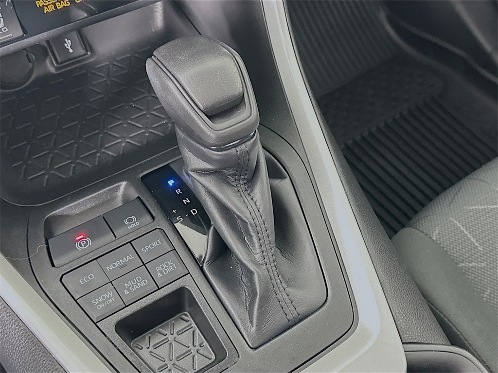 2022 Toyota RAV4 XLE photo 21