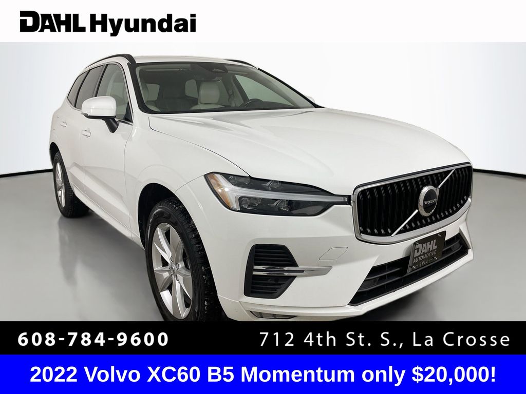 2022 Volvo XC60 Momentum's photo