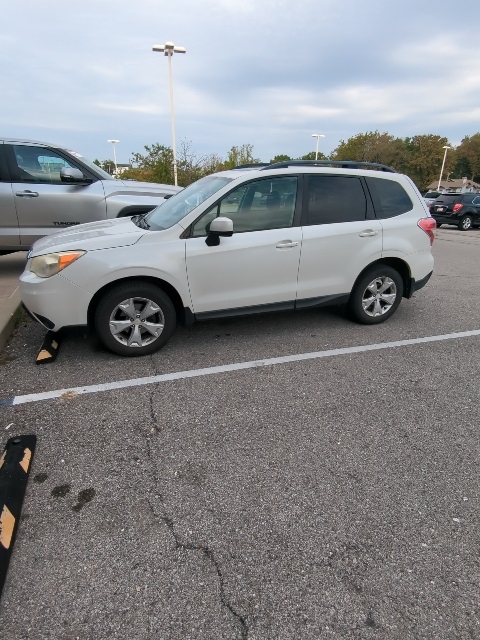 2015 Subaru Forester 2.5i Premium photo 2