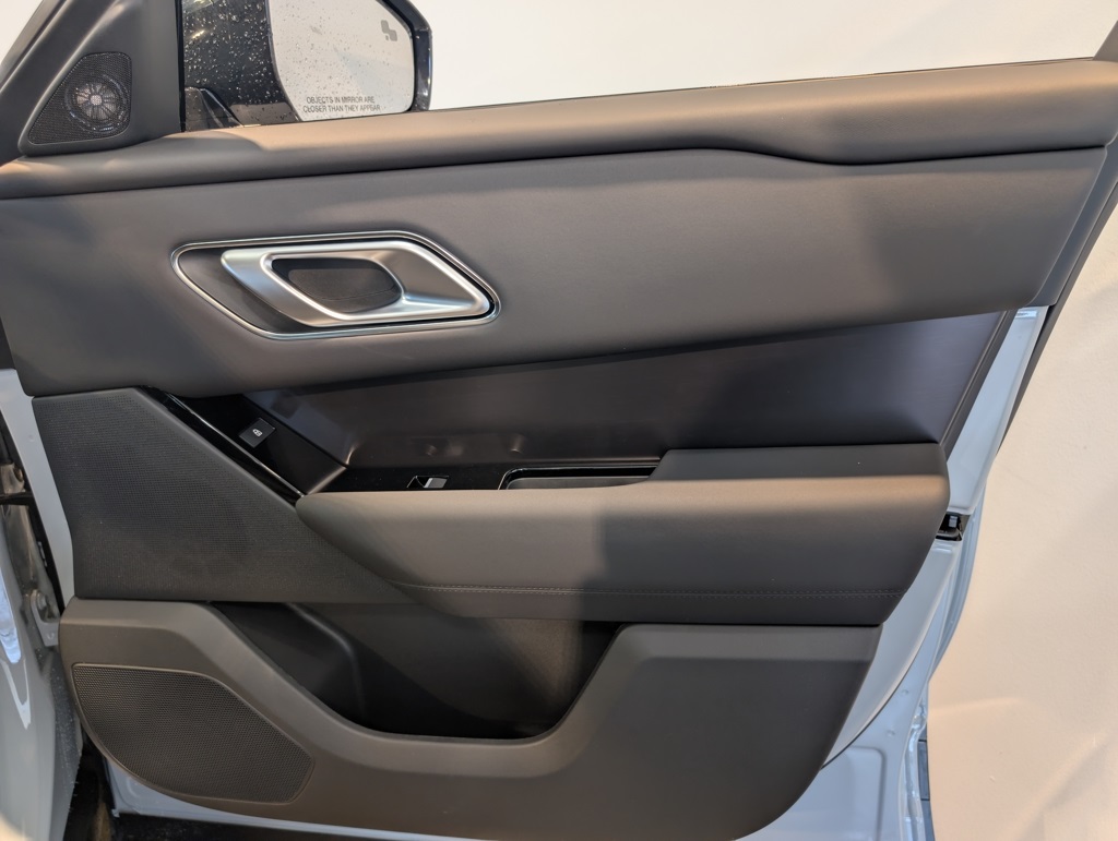 2026 Land Rover Range Rover Velar SE photo 23