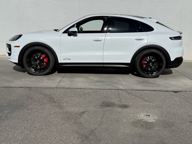 2025 Porsche Cayenne Coupe GTS photo 2