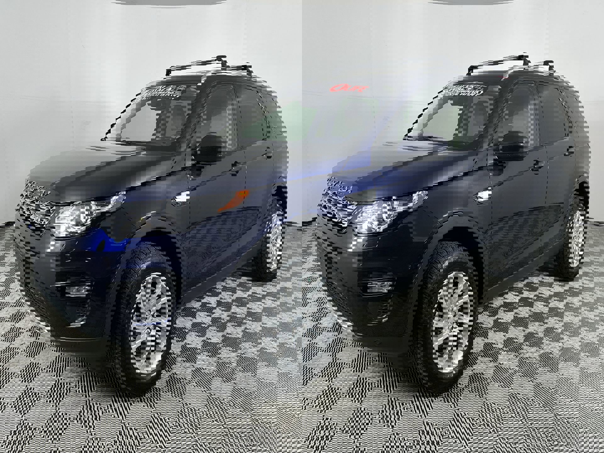 2017 Land Rover Discovery Sport HSE photo 4