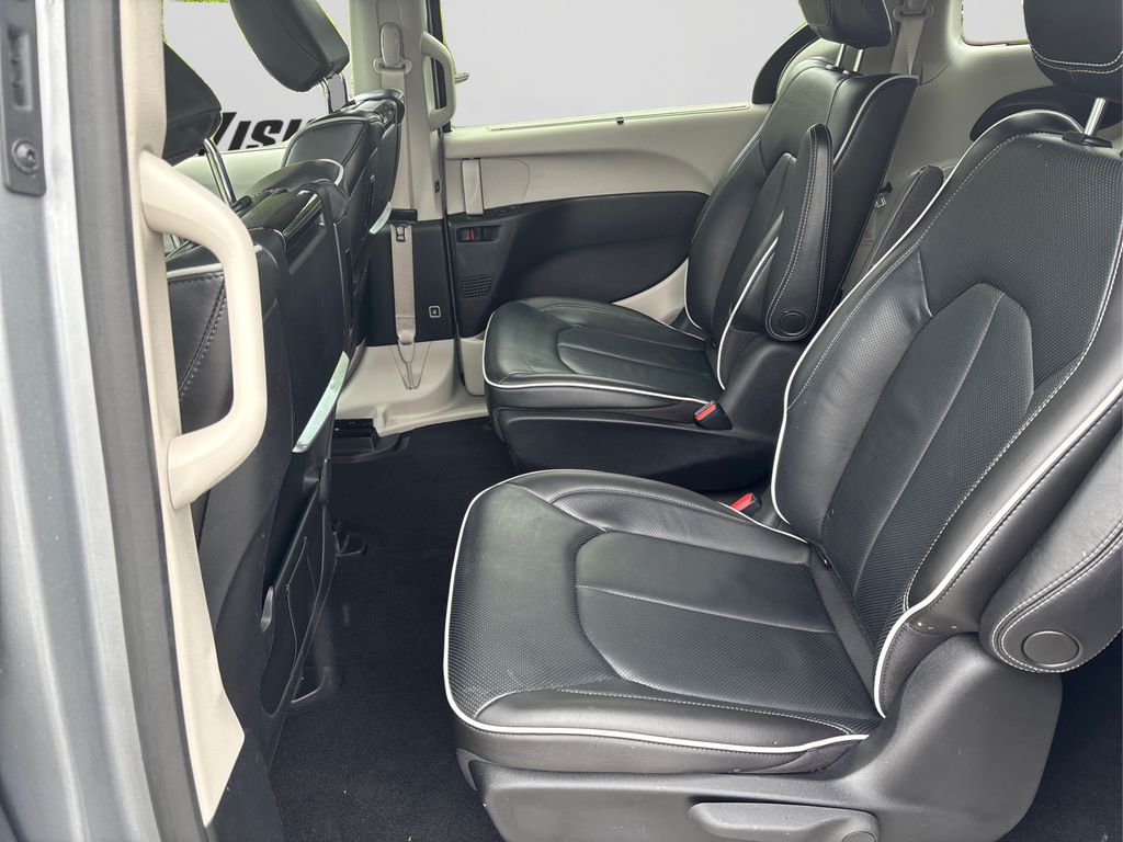 2021 Chrysler Pacifica Hybrid Limited photo 10