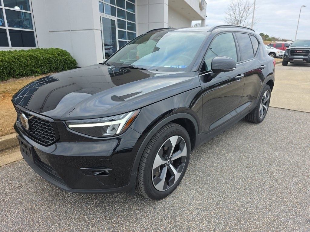 2025 Volvo XC40 Plus's photo