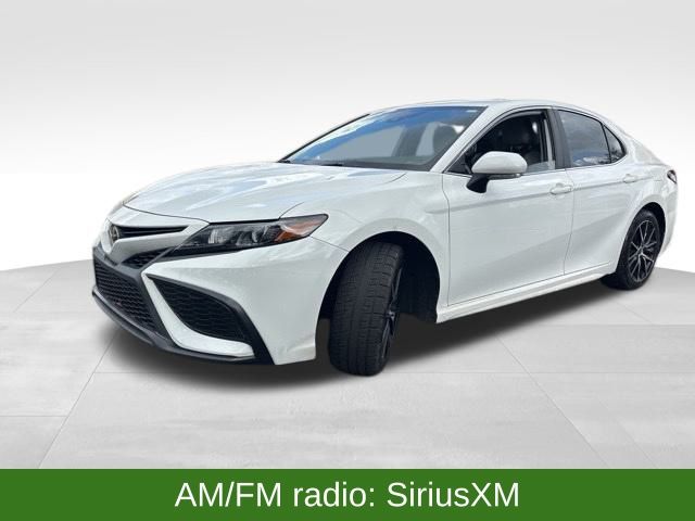 2022 Toyota Camry SE photo 3