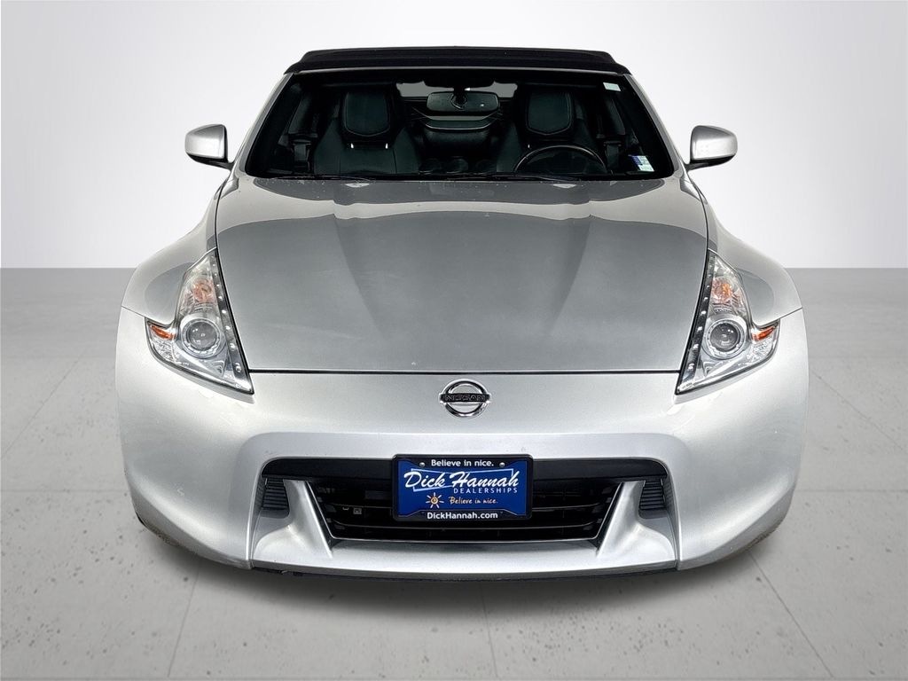 2011 Nissan 370Z Touring photo 3
