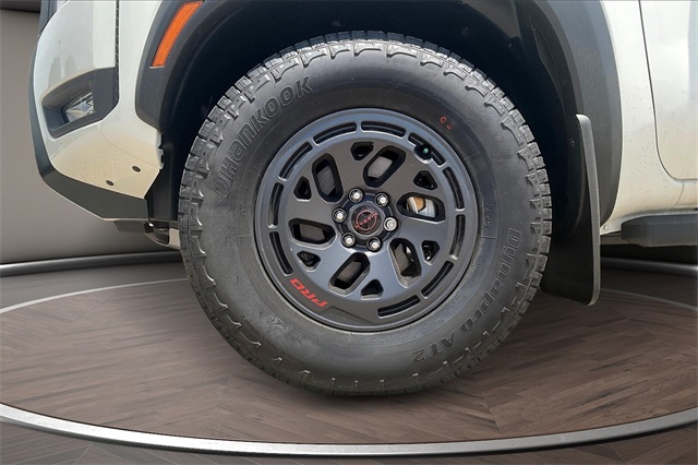 2025 Nissan Frontier PRO-4X photo 11