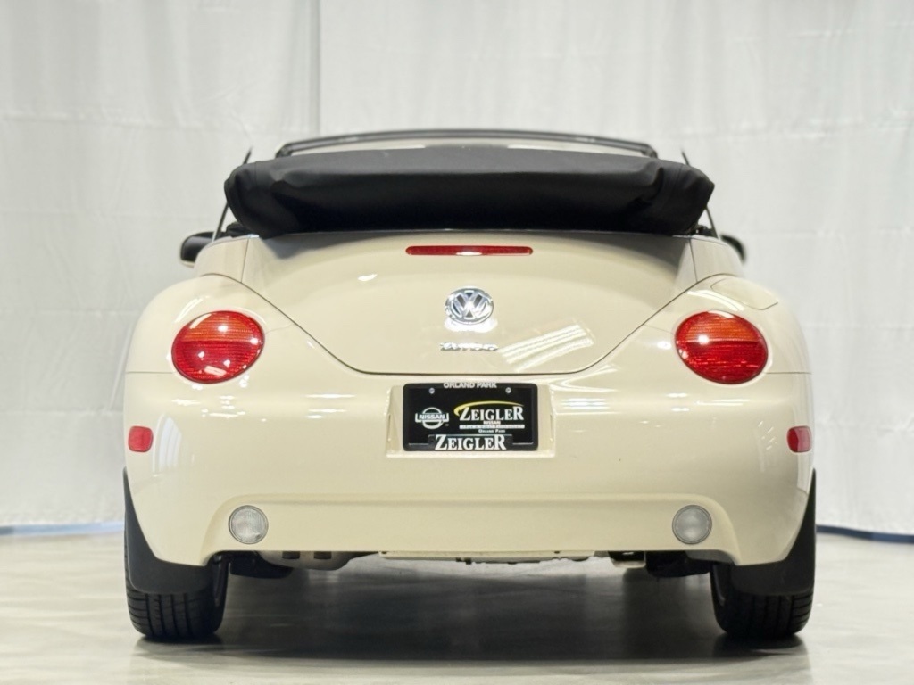 2005 Volkswagen Beetle Convertible GLS photo 2