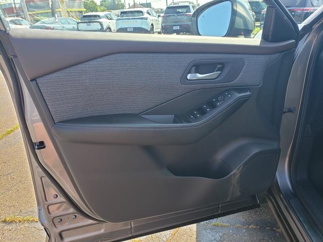 2023 Nissan Rogue SV photo 12