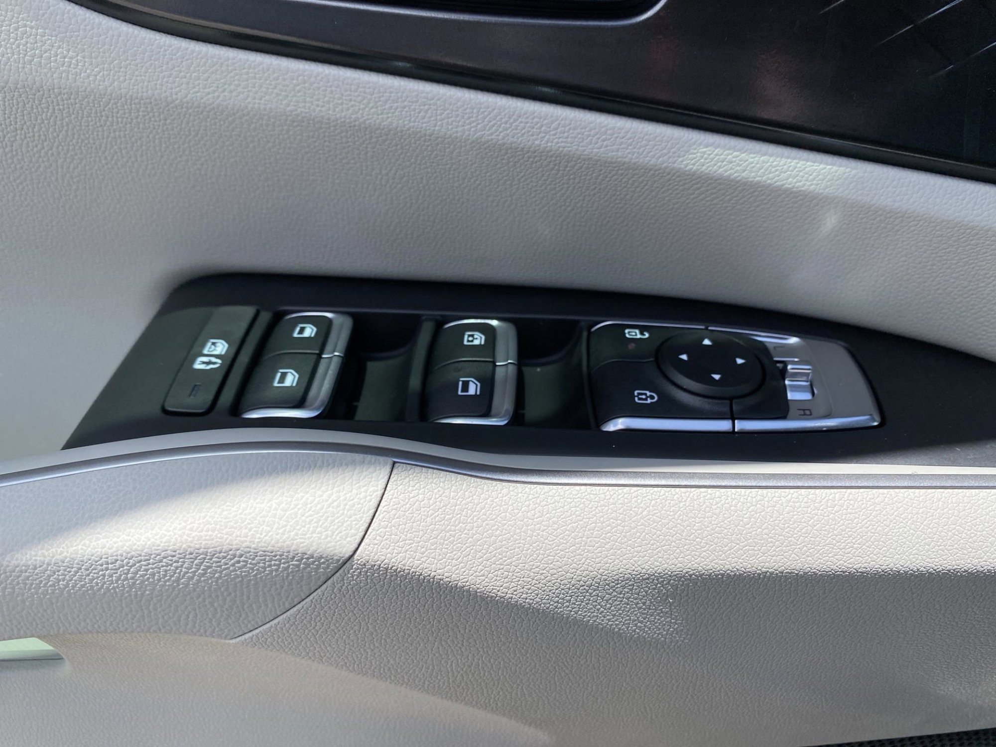 2025 Kia Sorento S photo 13