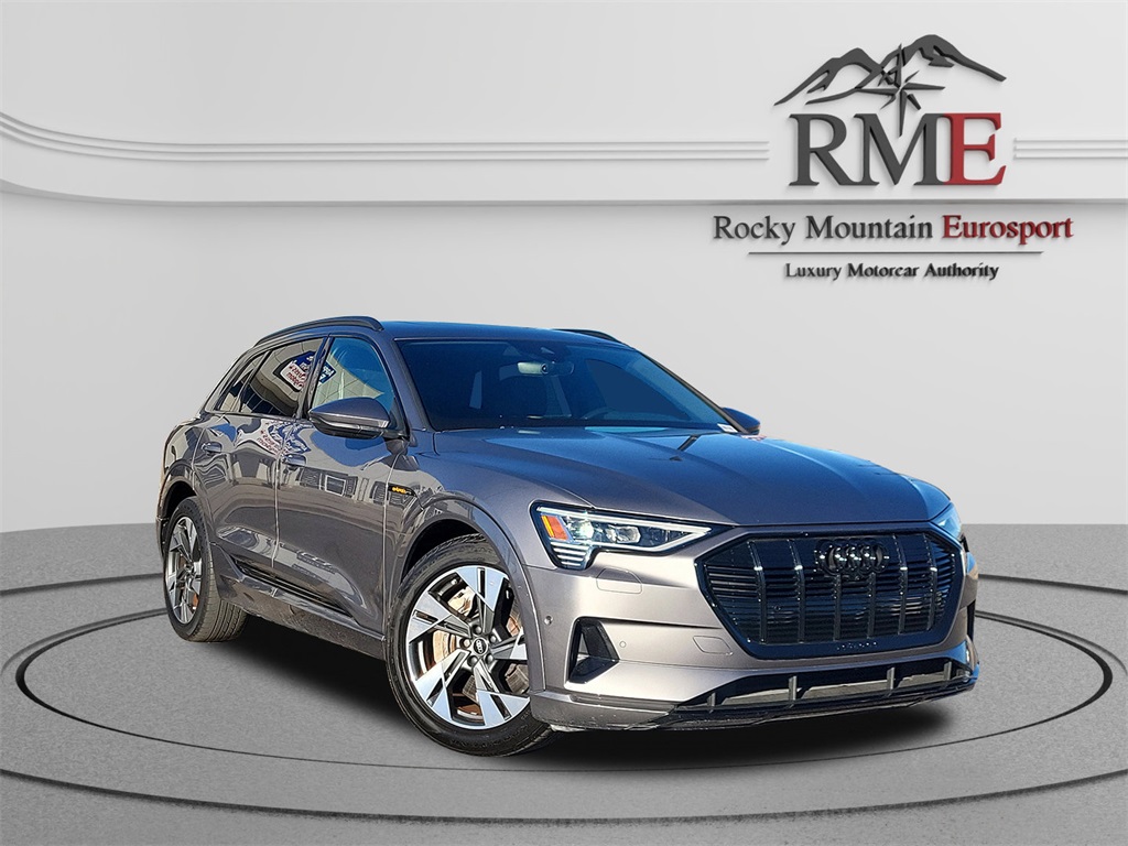 2022 Audi e-tron Premium's photo