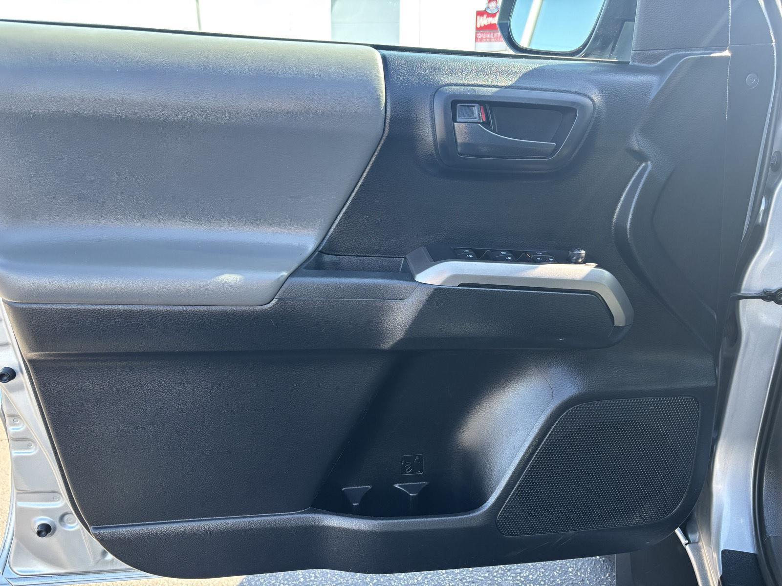 2022 Toyota Tacoma SR5 V6 photo 11