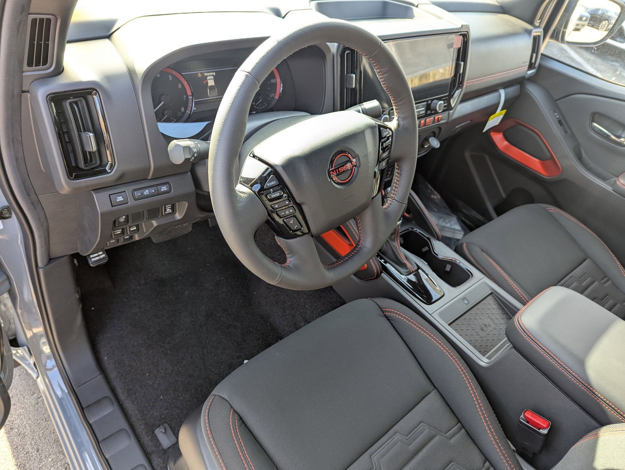 2025 Nissan Frontier PRO-4X photo 3
