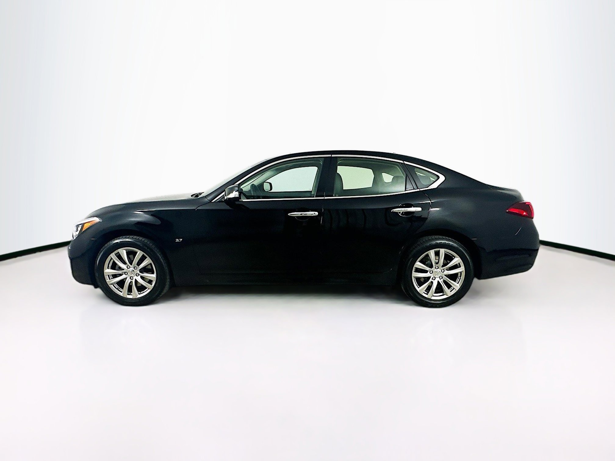 2017 Infiniti Q70 photo 4