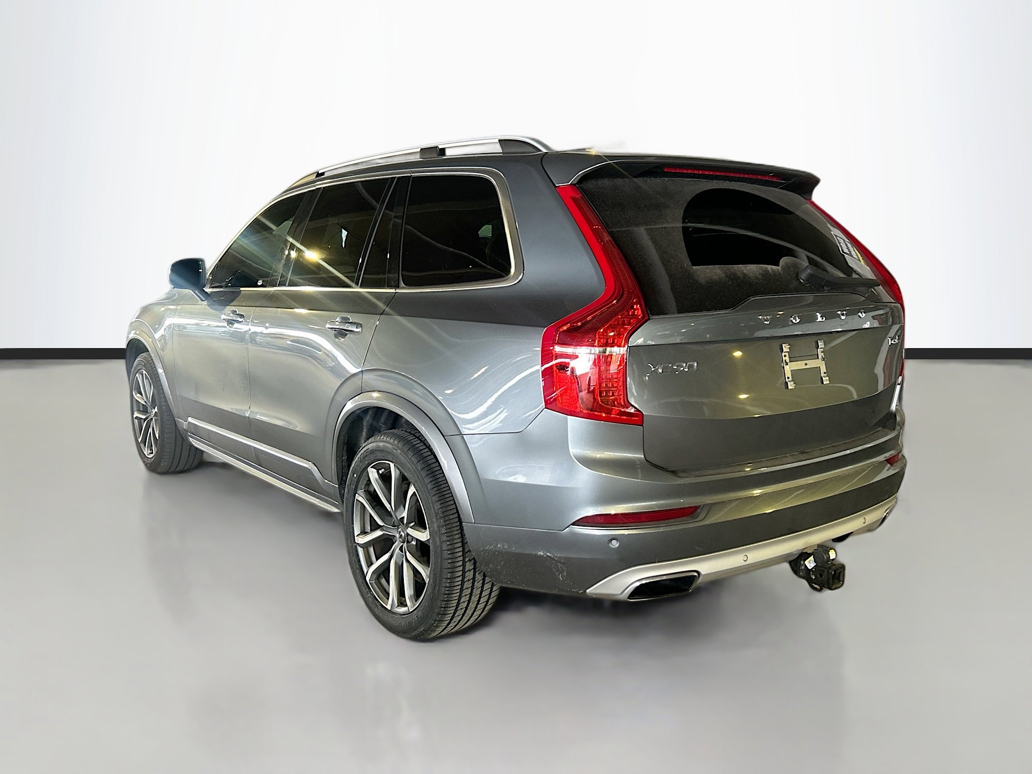 2019 Volvo XC90 Momentum AWD photo 3