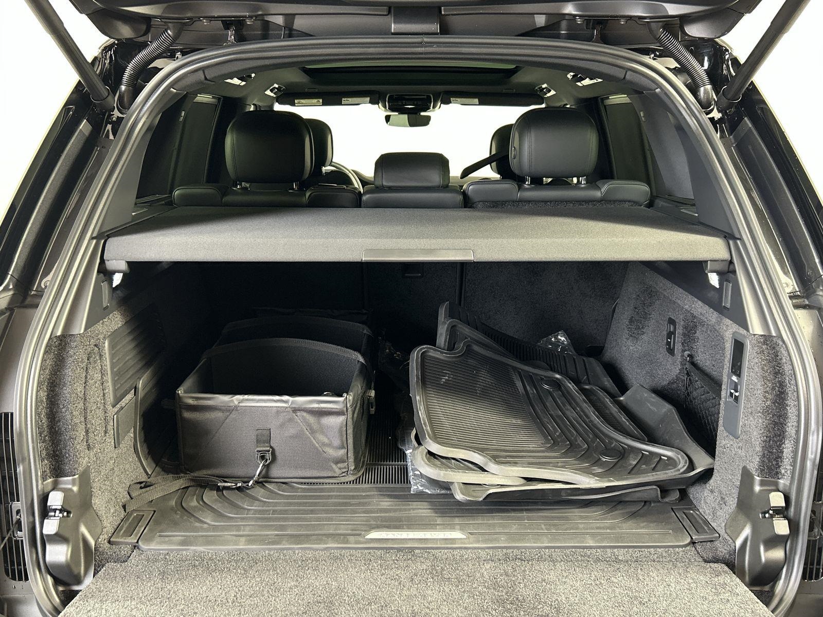 2025 Land Rover Range Rover SE photo 25