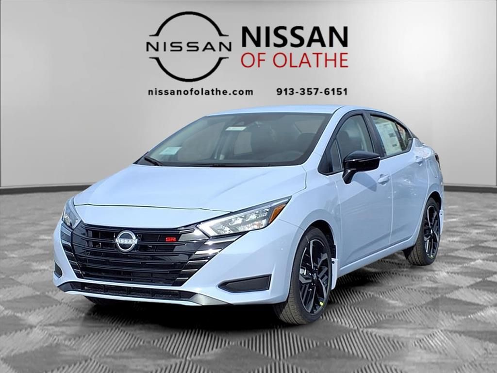 2025 Nissan Versa Sedan SR's photo