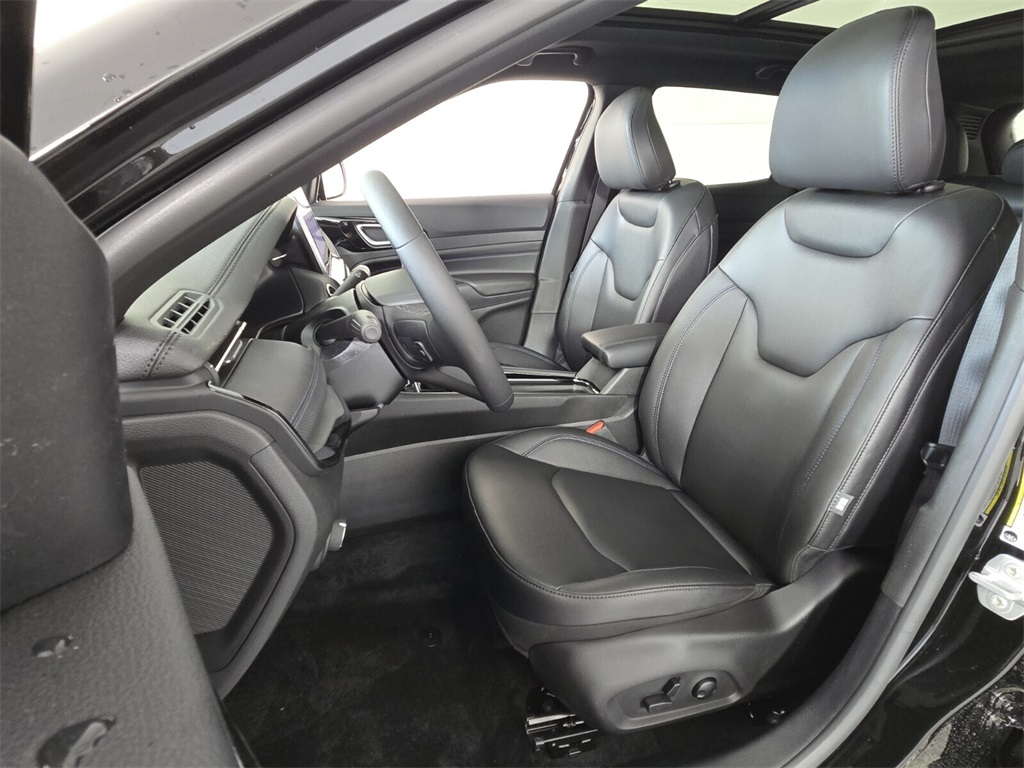 2025 Jeep Compass Limited photo 5