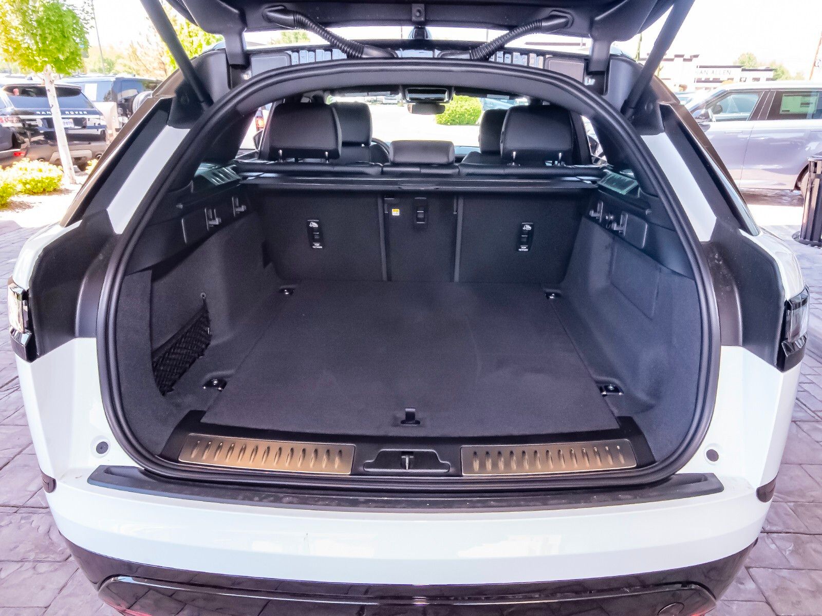 2026 Land Rover Range Rover Velar SE photo 46
