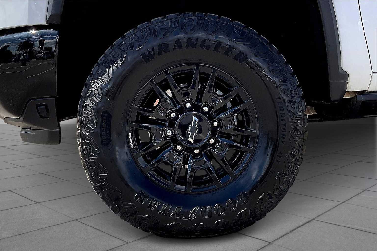 2025 Chevrolet Silverado 2500HD ZR2 photo 10