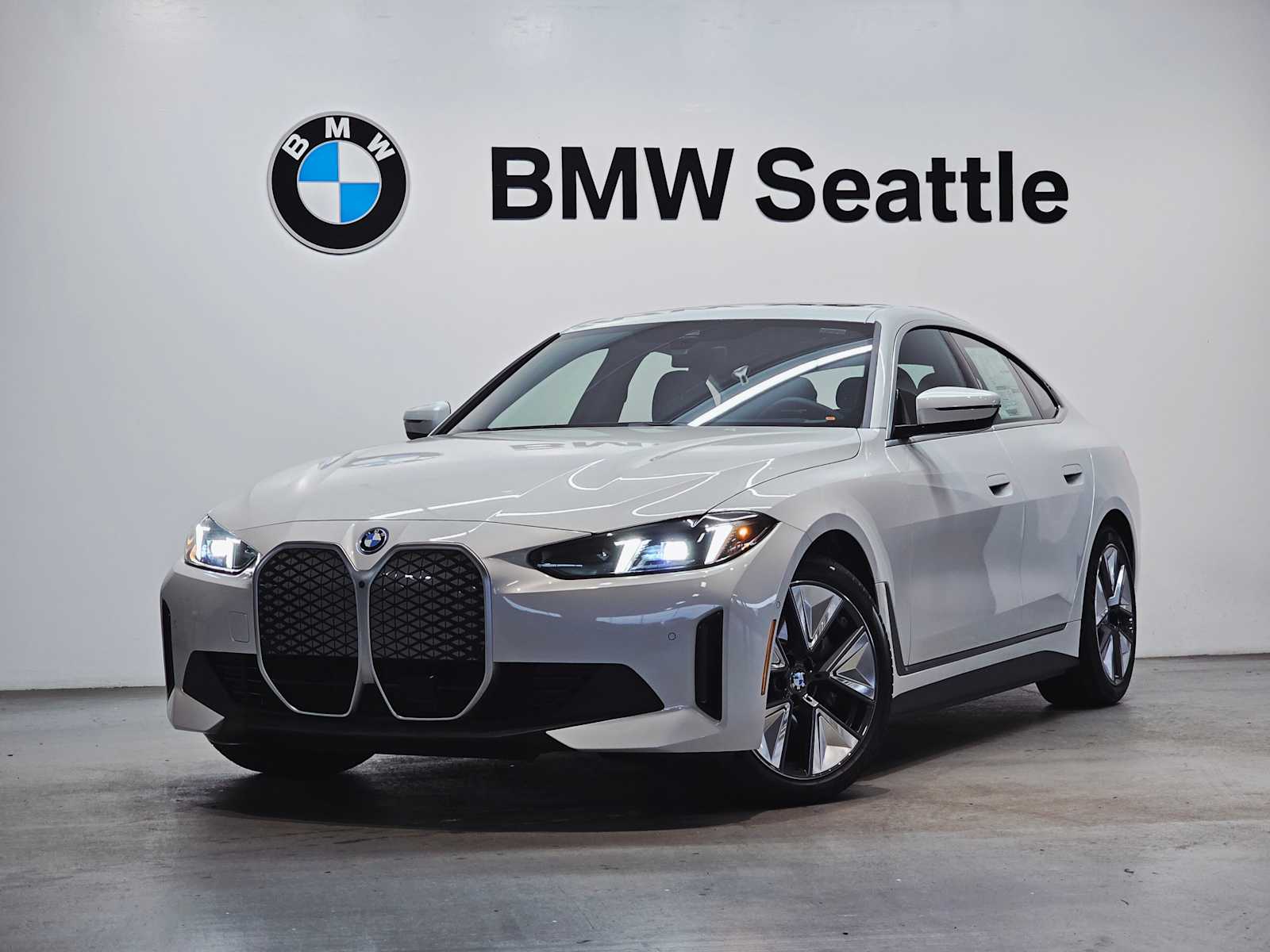 2025 BMW i4 40's photo