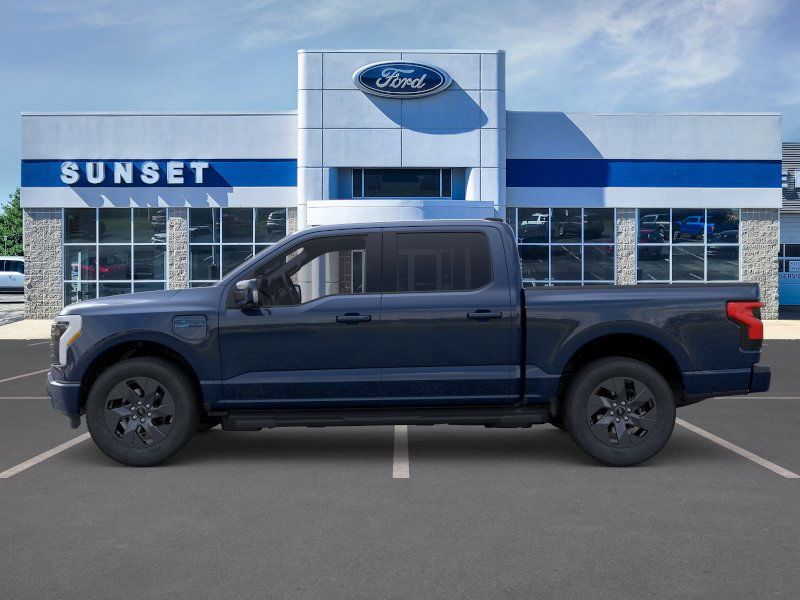 2025 Ford F-150 Lightning Lariat photo 3