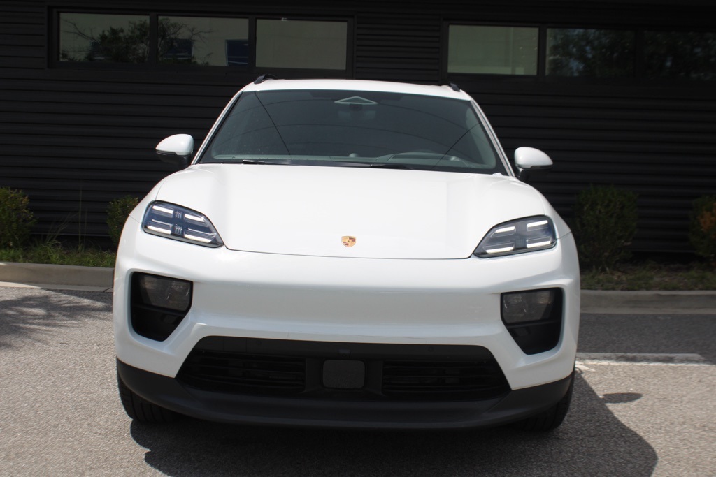 2025 Porsche Macan Electric photo 10