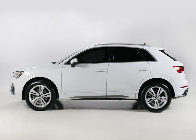 2022 Audi Q3 S line Premium Plus photo 2