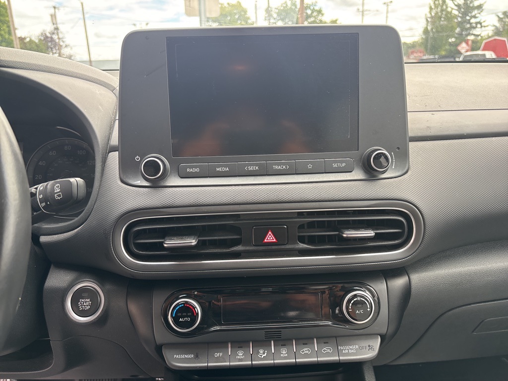 2022 Hyundai Kona SEL photo 18