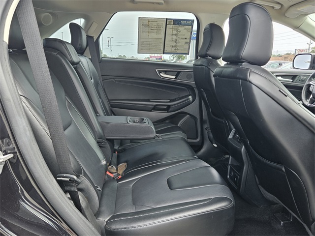 2022 Ford Edge Titanium photo 9