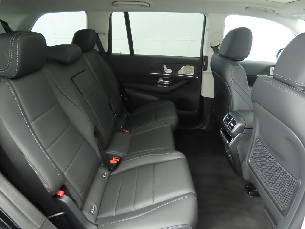 2026 Mercedes Benz GLS 450 4MATIC photo 23