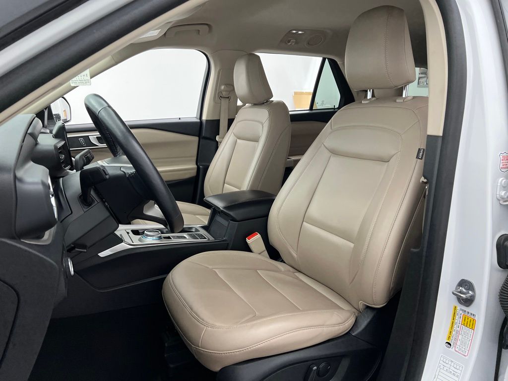 2023 Ford Explorer XLT photo 7