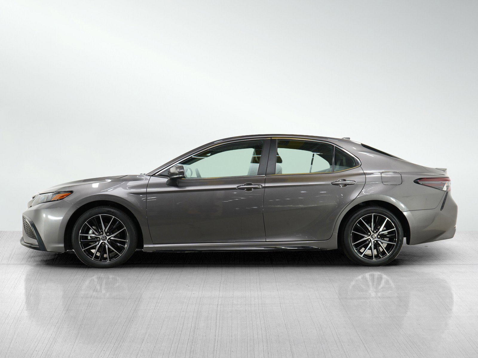 Used 2024 Toyota Camry SE with VIN 4T1G11AK8RU885115 for sale in Burnsville, Minnesota