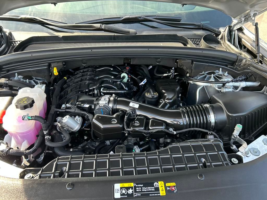 2025 Jeep Grand Cherokee Laredo Altitude photo 9